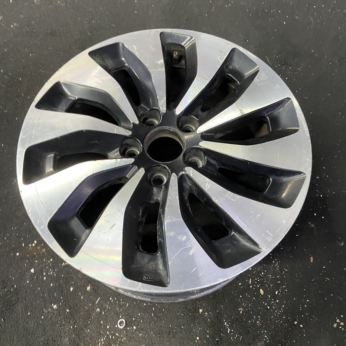17" ACCORD 14 17x7.5 , 10 spoke, w/machined face, black accent Original OEM - Close-Up Detail