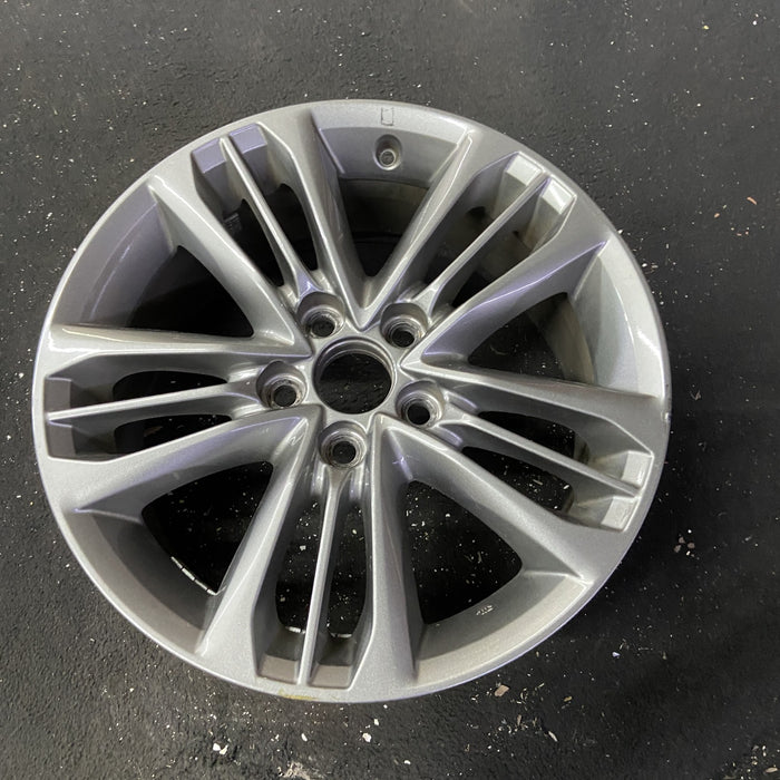 17" CAMRY 15-17 17x7 , 15 spoke Original OEM Wheel Rim - Close-Up Detail