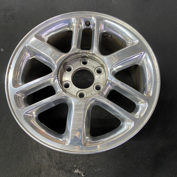 18" ENVOY 06-09 18x8, 9 spoke Original OEM Wheel Rim - Close-Up Detail