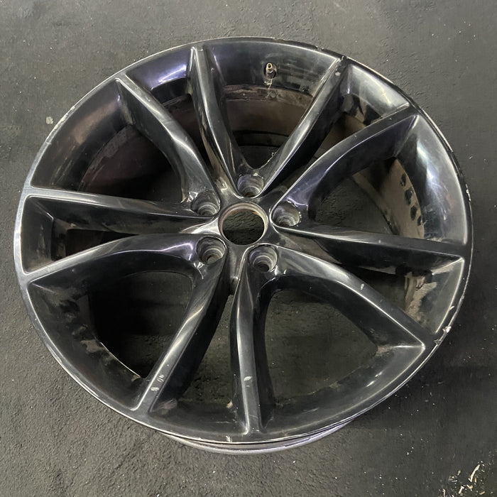 20" CHALLENGER 16-17 20x8 , 5 V spoke, Original OEM Wheel Rim - Close-Up Detail