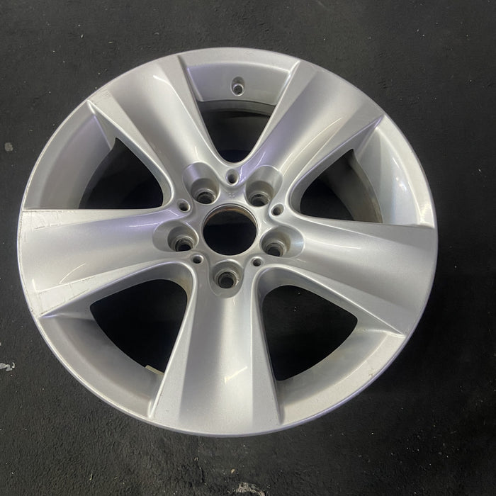17" BMW 528i 11-16 17x8 , 5 spoke Original OEM Wheel Rim - Close-Up Detail