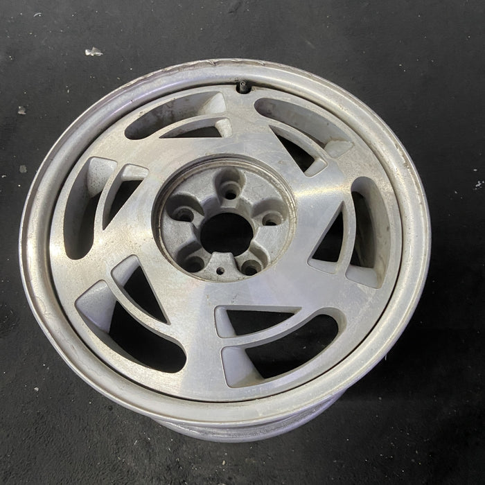 17" CORVETTE 90 exc. ZR1; 17x9.5 , L. Original OEM Wheel Rim - Close-Up Detail