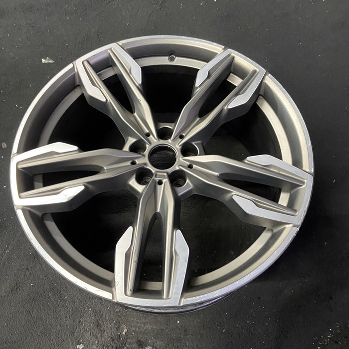 21" BMW X3 23 21x9.5 , 5 spoke Original OEM Wheel Rim - Close-Up Detail