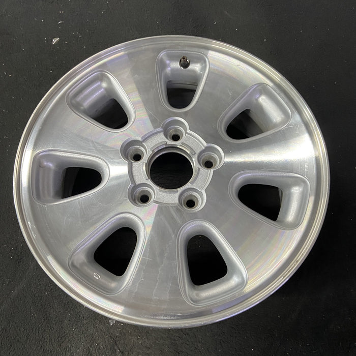17" GRAND CHEROKEE 01 aluminum, 17x7.5, 7 spoke Original OEM Wheel Rim - Close-Up Detail