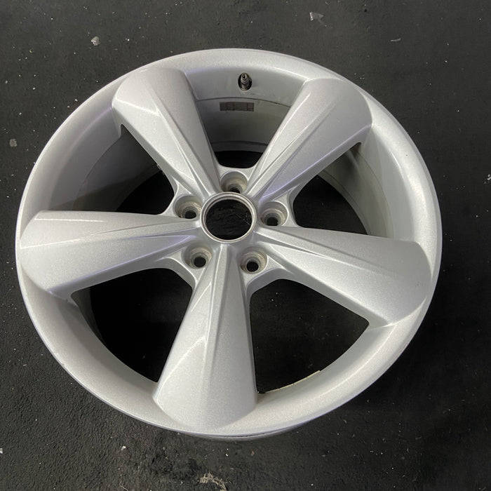18" MUSTANG 13-14 18x8 , 5 spoke Original OEM Wheel Rim - Close-Up Detail