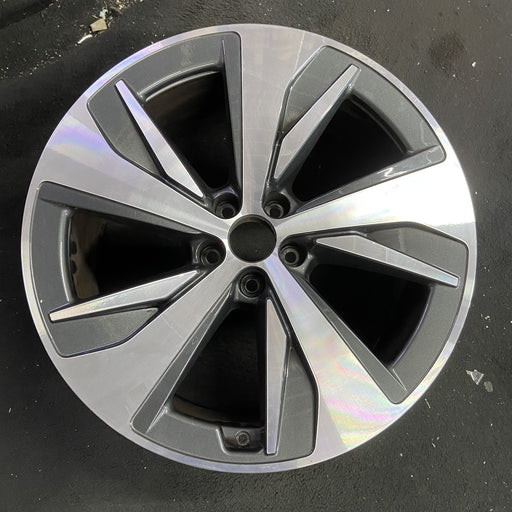 20" Q8 E-TRON 24 20x9, Original OEM Wheel Rim - Angle View