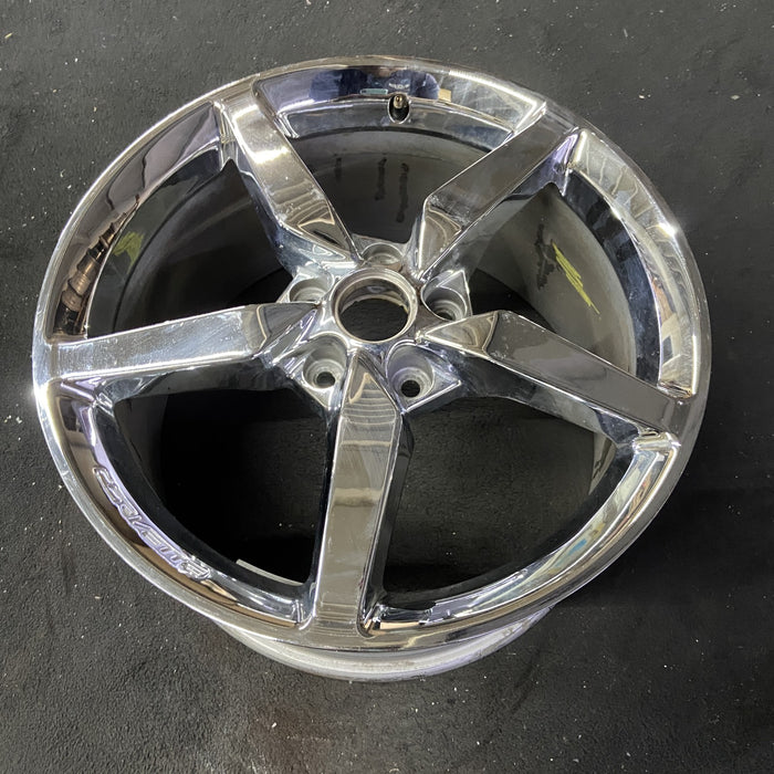 19" CORVETTE 14-15 rear, 19x10, chrome Original OEM Wheel Rim - Close-Up Detail