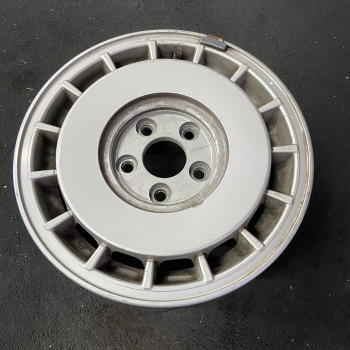 15" INFINITI Q45 90-92 15x6 , front steering Original OEM Wheel Rim - Close-Up Detail