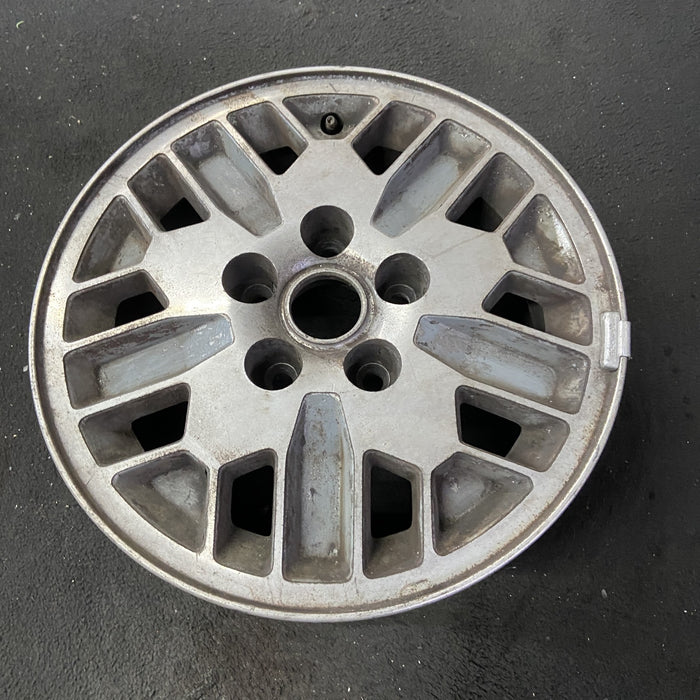 15" CARAVAN 90-91 15x6, aluminum Original OEM Wheel Rim - Close-Up Detail