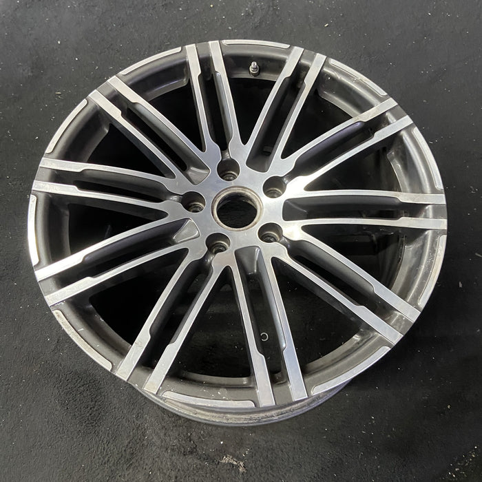 21" PORSCHE CAYENNE 15-18 21x10 , 20 spoke, inlay Original OEM Wheel Rim - Close-Up Detail