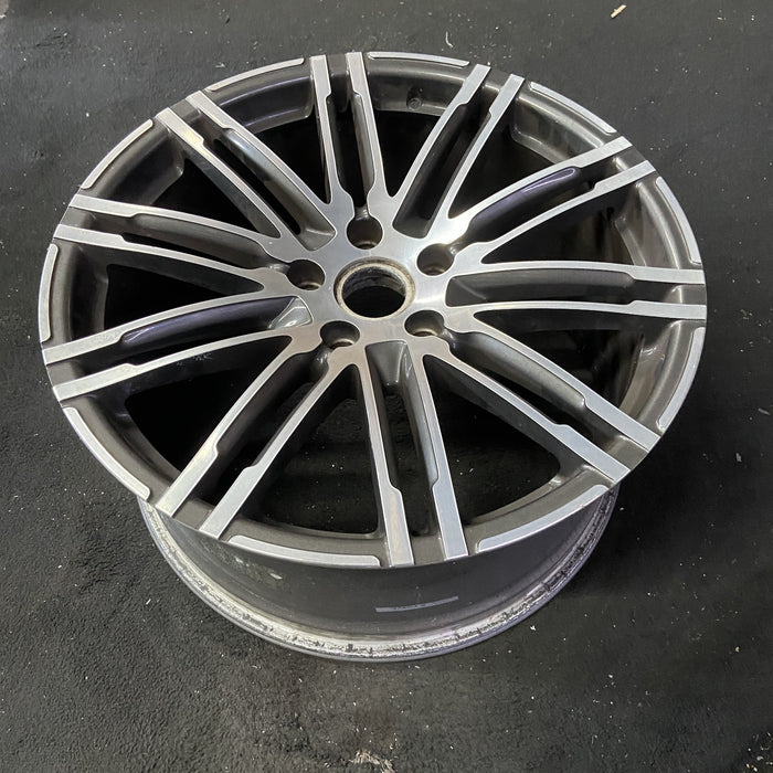 21" PORSCHE CAYENNE 15-18 21x10 , 20 spoke, inlay Original OEM Wheel Rim - Close-Up Detail