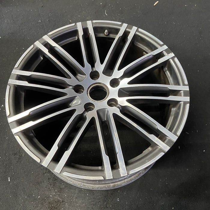 21" PORSCHE CAYENNE 15-18 21x10 , 20 spoke, inlay Original OEM Wheel Rim - Close-Up Detail