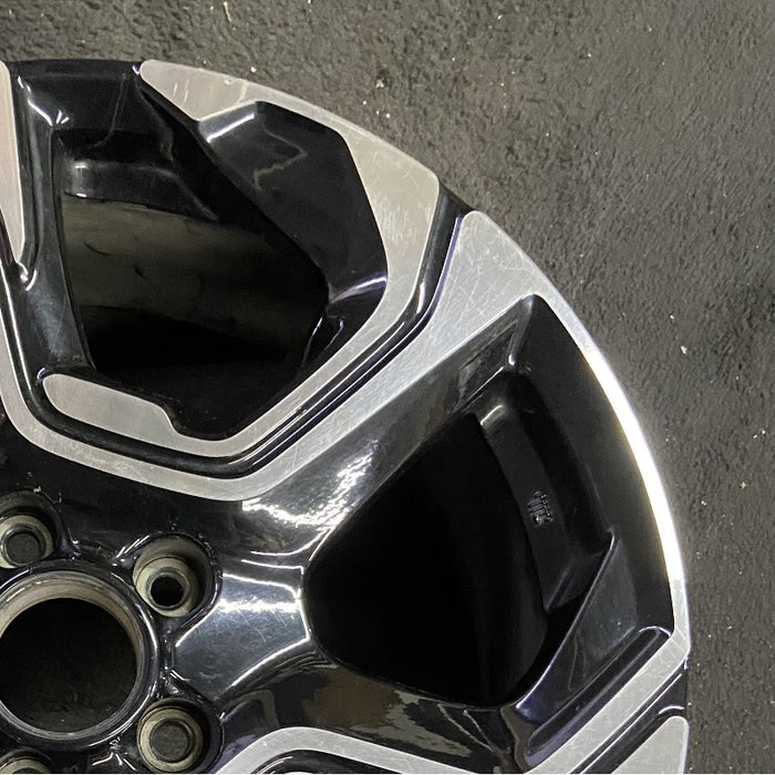 18" CR-V 17-19 18x7.5 alloy machined face black Touring Original OEM Wheel Rim - Close-Up Detail