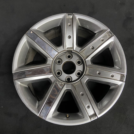 22" ESCALADE 15-20 22x9, 7 spoke, single, silver with chrome inserts, opt Q7L - Angle View