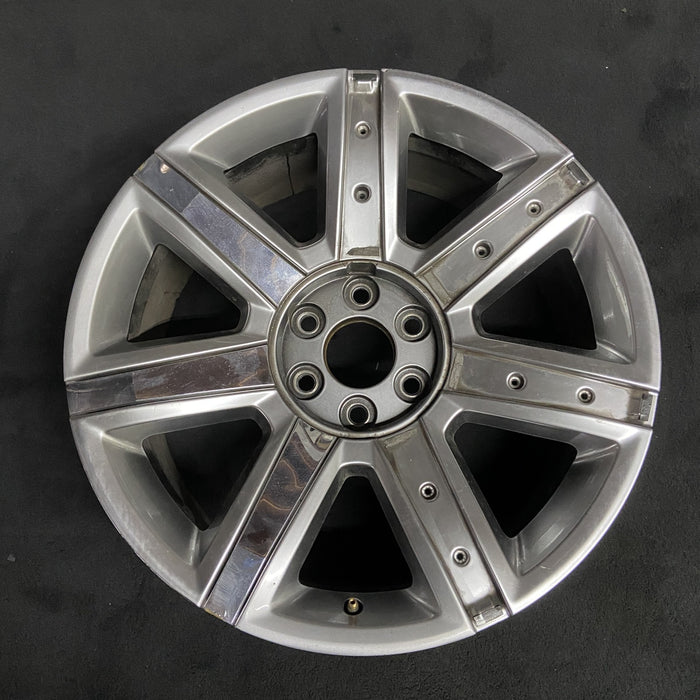 22" ESCALADE 15-20 22x9, 7 spoke, single, silver with chrome inserts, opt Q7L - Angle View