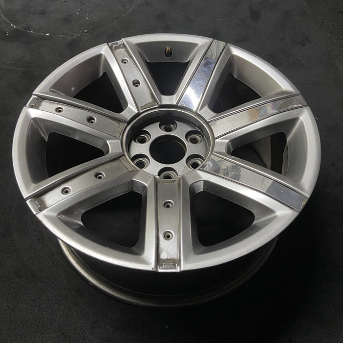 22" ESCALADE 15-20 22x9, 7 spoke, single, silver with chrome inserts, opt Q7L - Close-Up Detail