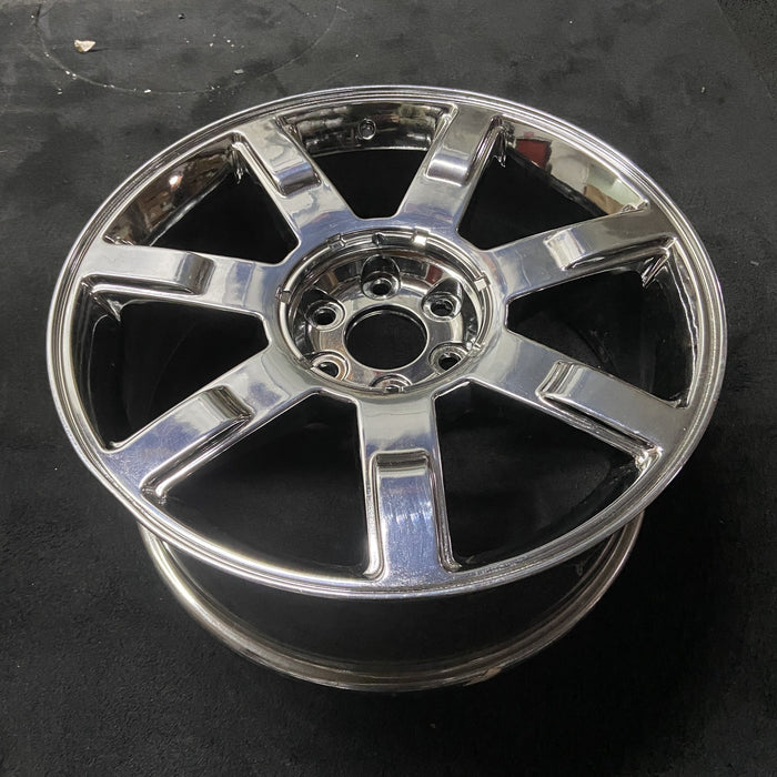 22" ESCALADE 07-08 22x9, 7 spoke Original OEM Wheel Rim - Close-Up Detail