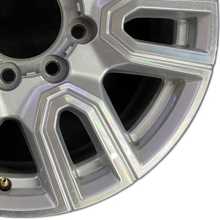 20" SIERRA 2500 PICKUP 20 20x8.5 12 spoke machined face accents silver opt Q7R - Close-Up Detail