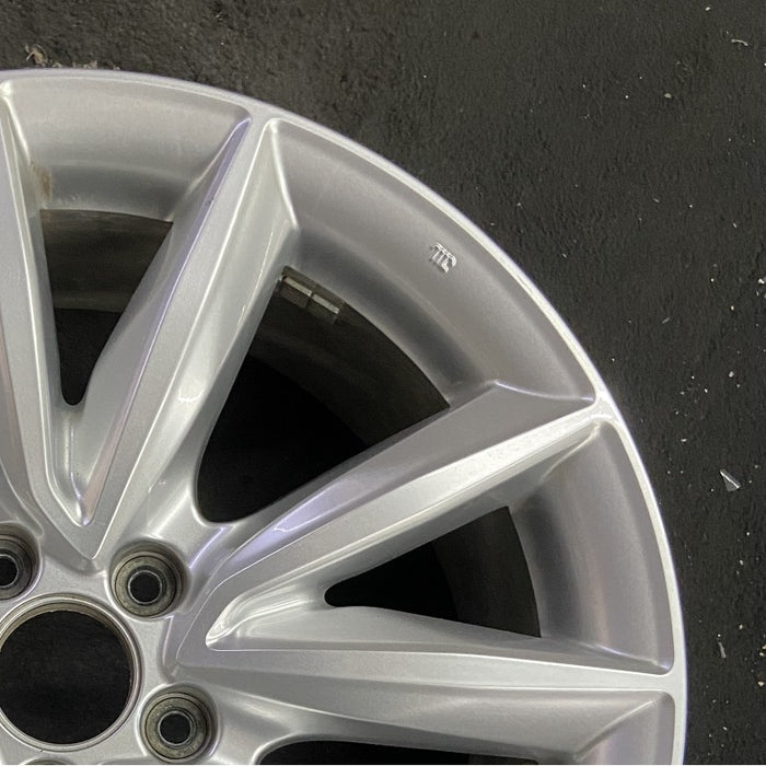 19" RDX 19-21 19x8 alloy w/o machined face; gray factory installed Base - Close-Up Detail