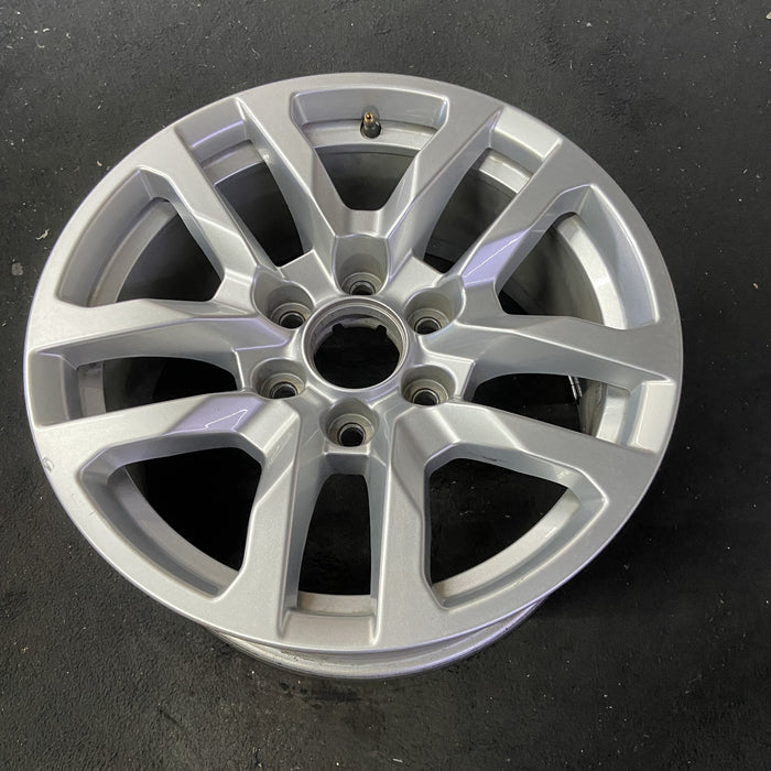 18" SIERRA 1500 PICKUP 19 , 18x8.5, 10 spoke, silver Original OEM Wheel Rim - Close-Up Detail