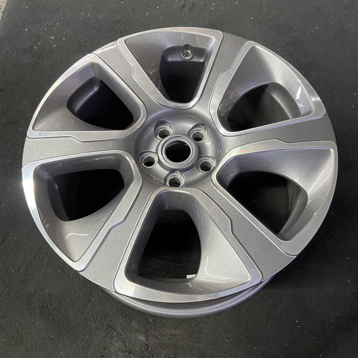 21" RANGE ROVER 18-21 21x9.5 , 6 spoke, machined face , R. Original OEM Wheel - Close-Up Detail