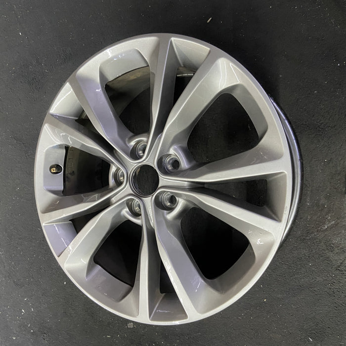 19" CHALLENGER 20-23 19x7.5 , , silver Original OEM Wheel Rim - Close-Up Detail
