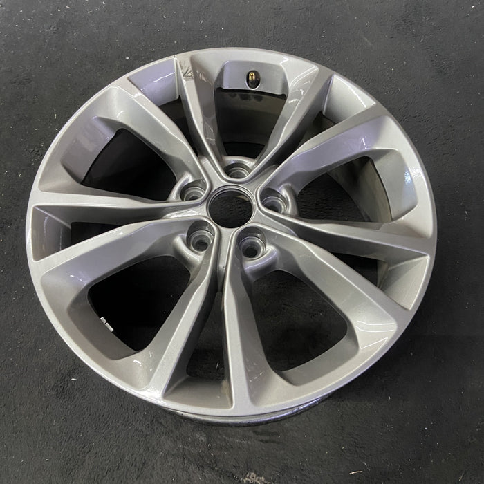 19" CHALLENGER 20-23 19x7.5 , , silver Original OEM Wheel Rim - Close-Up Detail