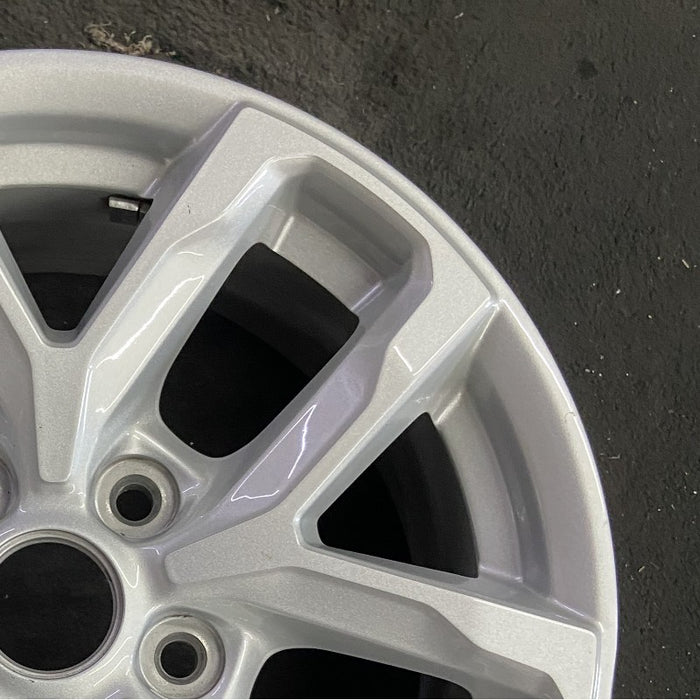 17" GLADIATOR 23 17x7.5 aluminum 5 spoke double spoke silver opt WFQ Original - Close-Up Detail