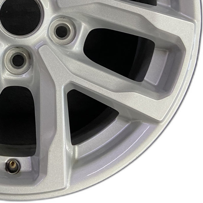 17" GLADIATOR 23 17x7.5 aluminum 5 spoke double spoke silver opt WFQ Original - Close-Up Detail