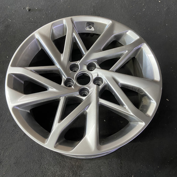20" GV60 23-25 20x8.5 Original OEM Wheel Rim - Close-Up Detail