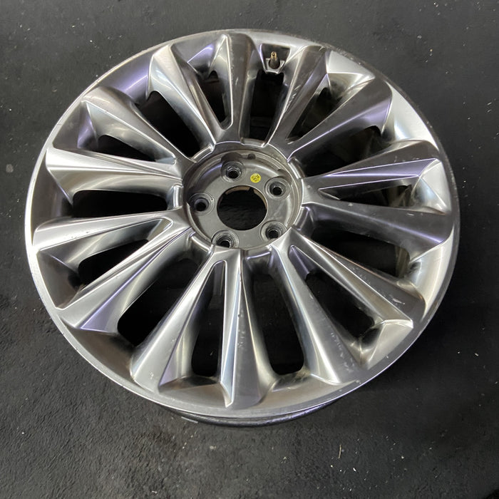 20" PALISADE 20 20x7.5 , 14 spoke Original OEM Wheel Rim - Close-Up Detail