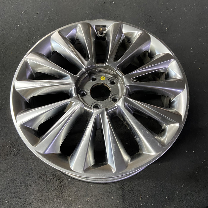 20" PALISADE 20 20x7.5 , 14 spoke Original OEM Wheel Rim - Close-Up Detail