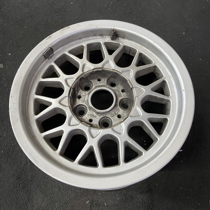 15" BMW 528i 97-00 15x7, alloy, web design Original OEM Wheel Rim - Close-Up Detail