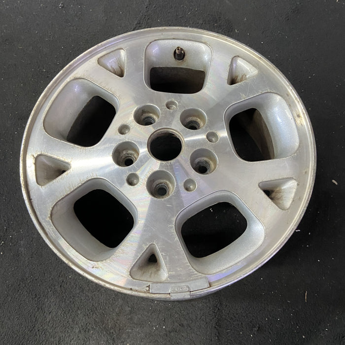 16" GRAND CHEROKEE 01 aluminum, 16x7 Original OEM Wheel Rim - Close-Up Detail