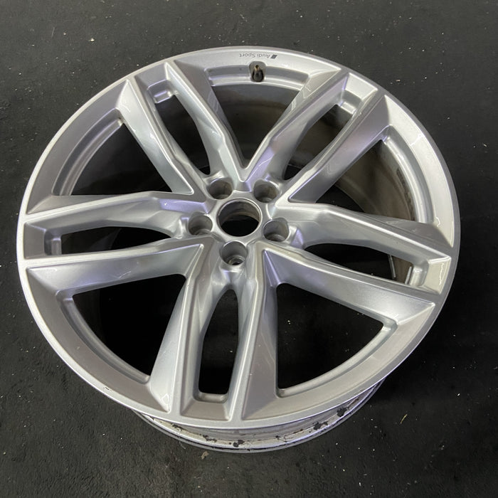 21" AUDI Q7 17-18 21x9.5 , Original OEM Wheel Rim - Close-Up Detail