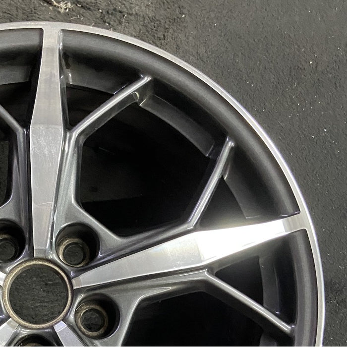 19" CORVETTE 20-22 frt 19x8.5 5 triple spoke gray opt Q8T Original OEM Wheel Rim - Close-Up Detail