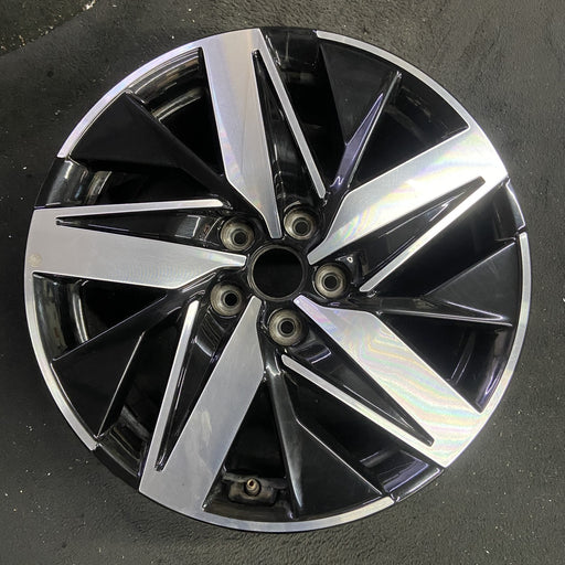 18" SORENTO 21-23 gasoline, 18x7.5 , 10 spoke Original OEM Wheel Rim - Angle View