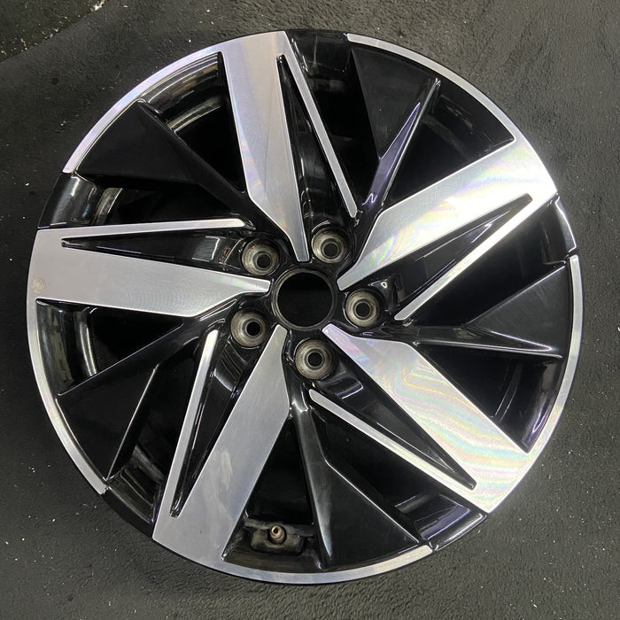 18" SORENTO 21-23 gasoline, 18x7.5 , 10 spoke Original OEM Wheel Rim - Angle View