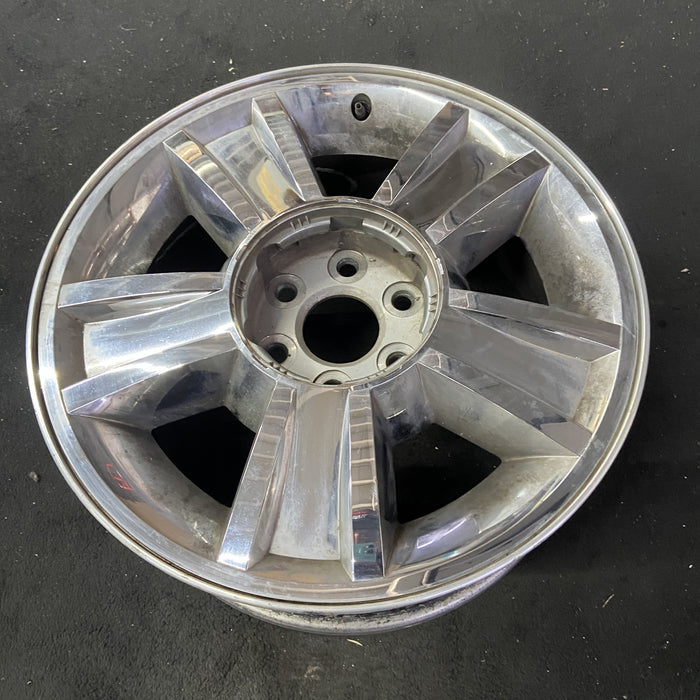 20" AVALANCHE 1500 09-10 20x8.5, 5 spoke, covered lug nuts, grooved spoke - Close-Up Detail