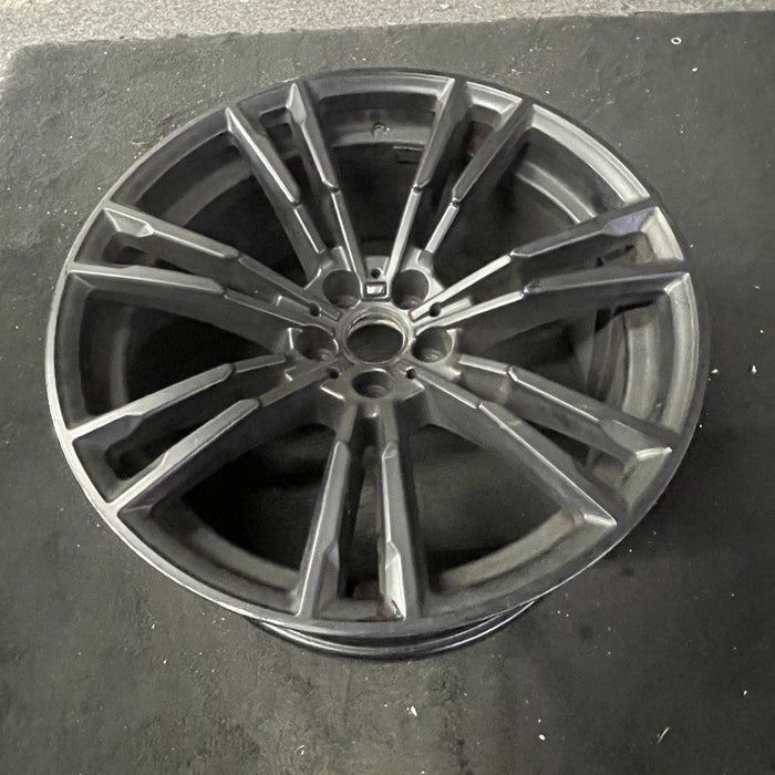 20" BMW M5 18 20x10.5, machined spoke face Original OEM Wheel Rim - Close-Up Detail