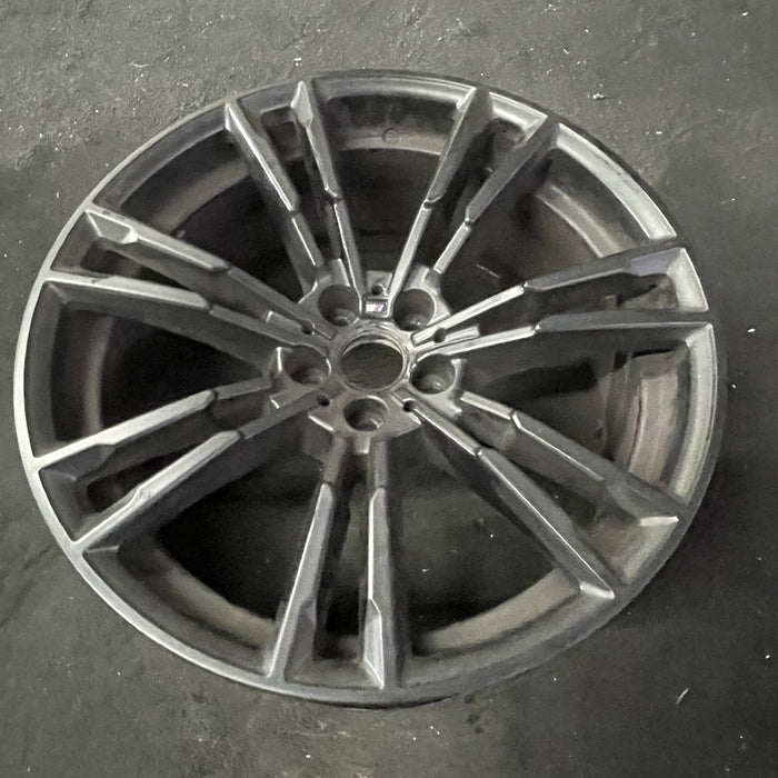20" BMW M5 18 20x9.5, machined spoke face Original OEM Wheel Rim - Close-Up Detail
