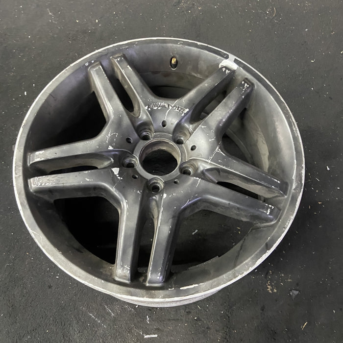 18" MERCEDES CL-CLASS 03-05 215 Type; CL55, 18x8.5 Original OEM Wheel Rim - Close-Up Detail