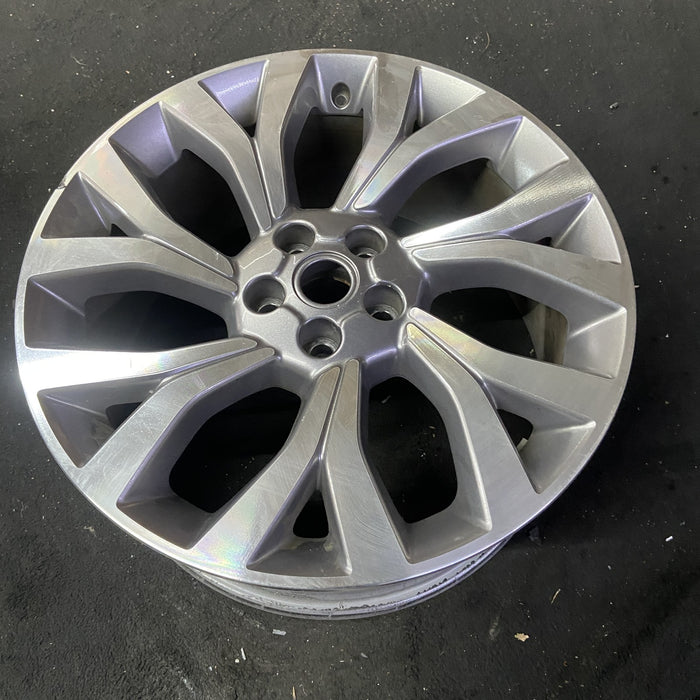 21" RANGE ROVER 18 21x9.5 , 7 Y spoke , machined face Original OEM Wheel Rim - Close-Up Detail