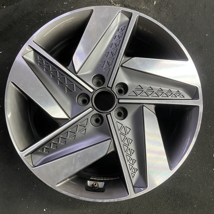 19" NEXO 19-23 19x7.5 Original OEM Wheel Rim - Angle View