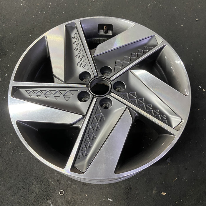 19" NEXO 19-23 19x7.5 Original OEM Wheel Rim - Close-Up Detail
