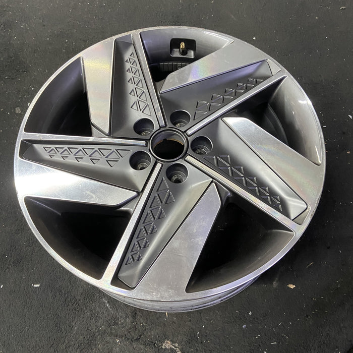 19" NEXO 19-23 19x7.5 Original OEM Wheel Rim - Close-Up Detail