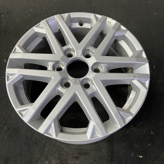 18" SEQUOIA 23-24 18x7.5, 6 double spoke, silver Original OEM Wheel Rim - Close-Up Detail