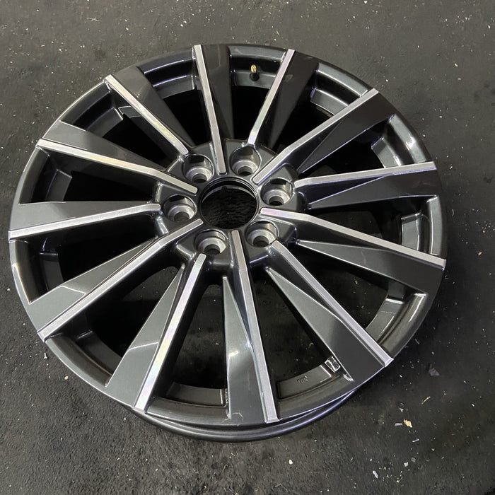 22" GX550 24-25 22x7.5 Original OEM Wheel Rim - Close-Up Detail