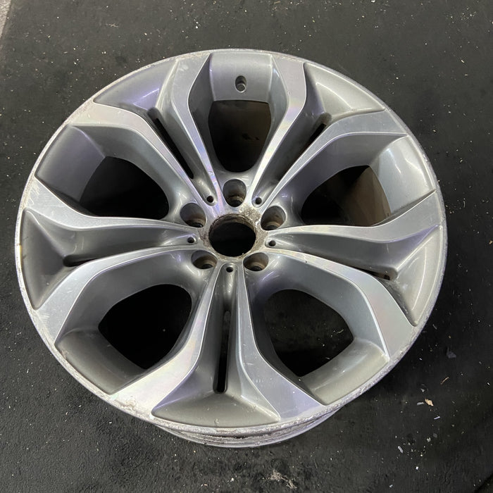 20" BMW X5 11-13 20x11 , 5 spoke, Y spoke, open spoke face Original OEM Wheel - Close-Up Detail