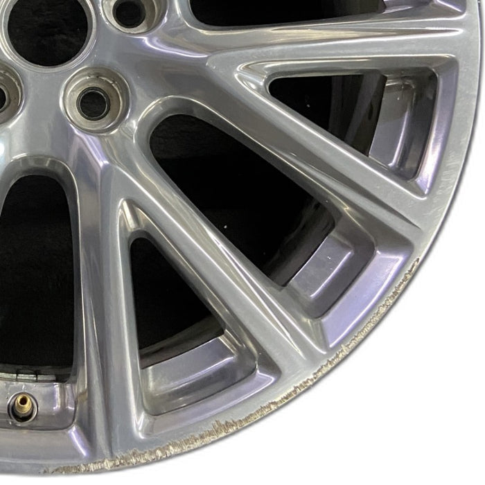 20" XT4 19-20 20x8.5 7 Y spoke polished opt SHH Original OEM Wheel Rim - Close-Up Detail